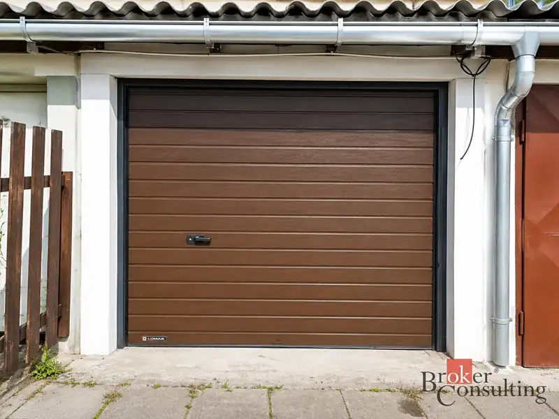 Pronájem garáže 16 m², Hradec Králové – náhled fotky 1