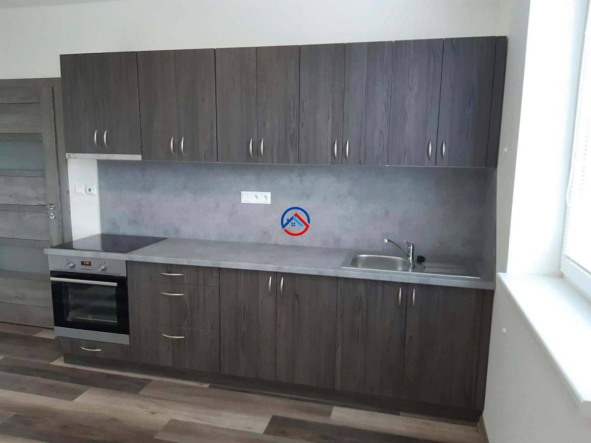 Pronájem bytu 1+kk 42 m² – fotografie 3