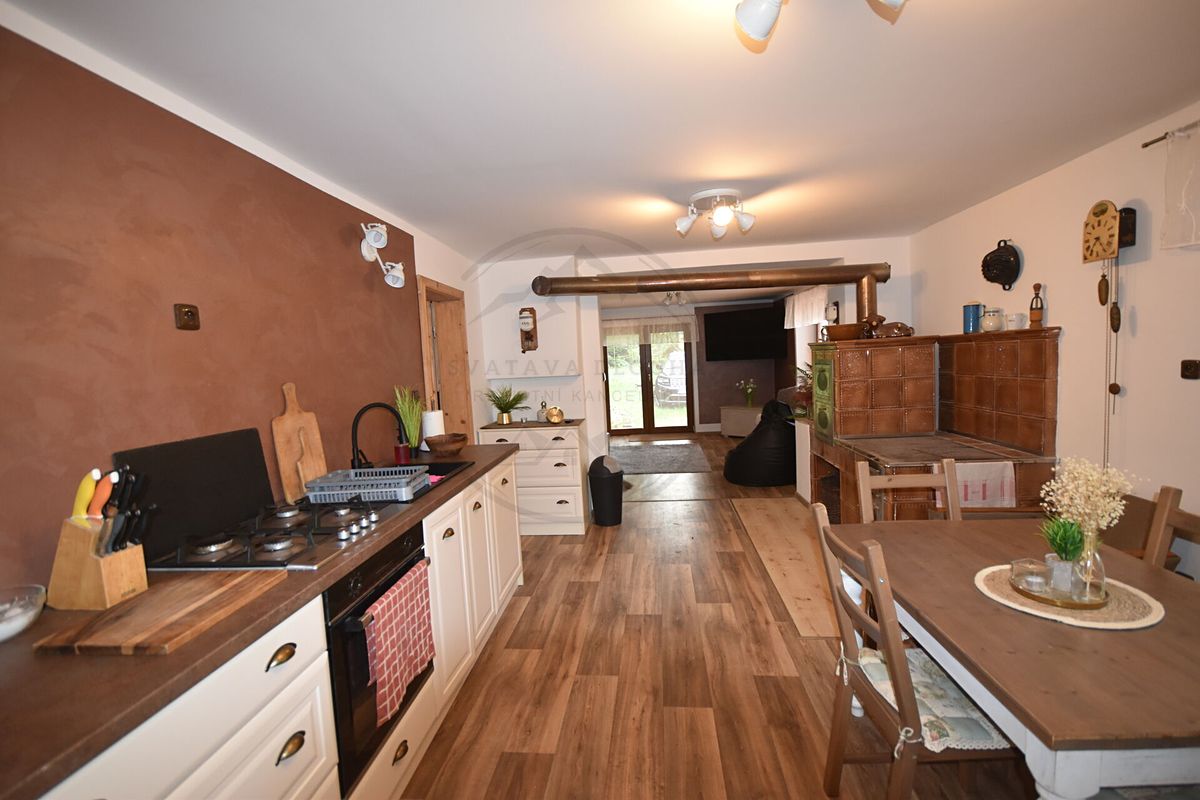 Prodej rodinného domu 150 m², pozemek 1242 m² – fotografie 3