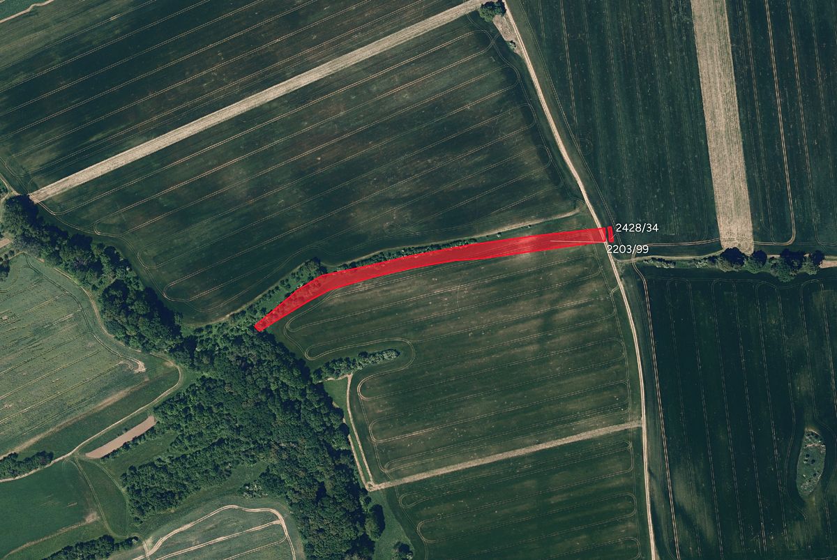 Prodej pole 5618 m²