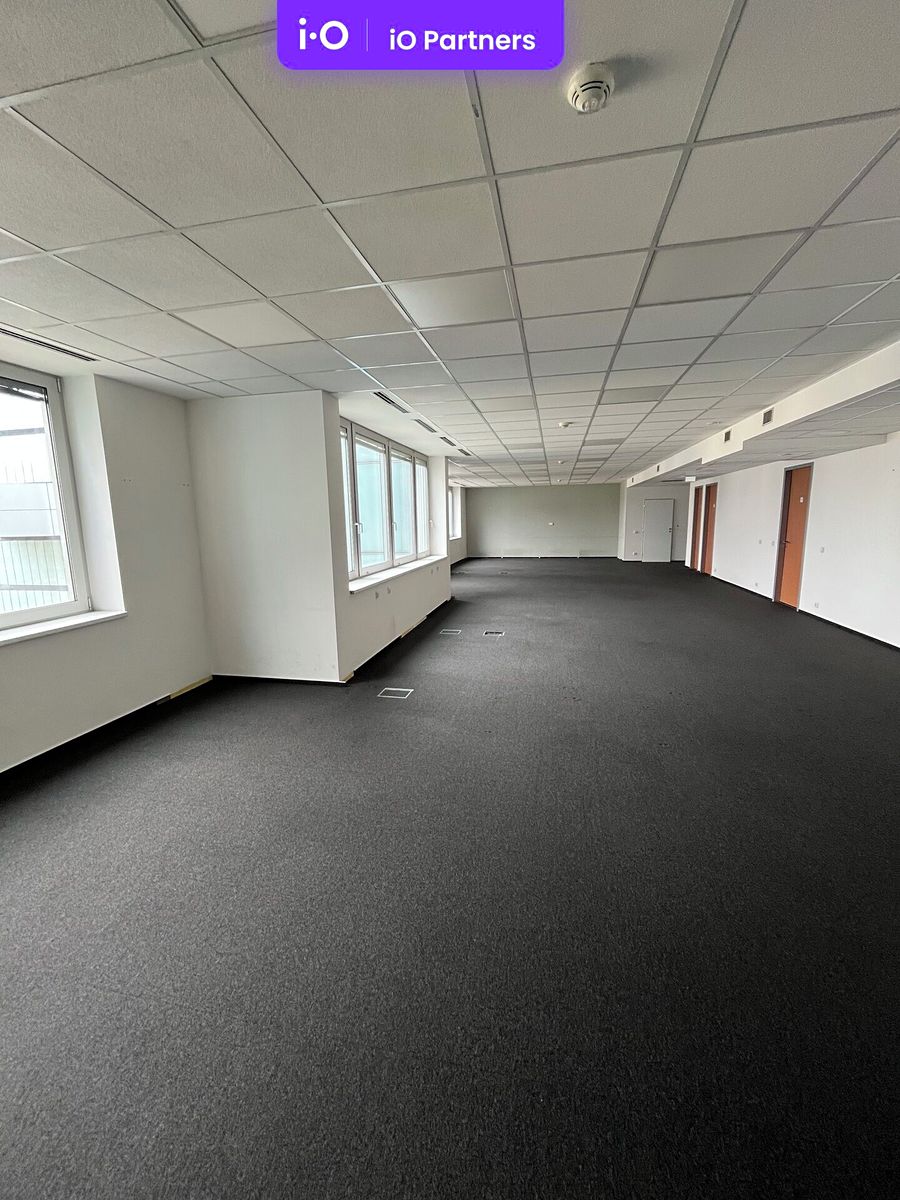 Pronájem kanceláře 356 m² – fotografie 4