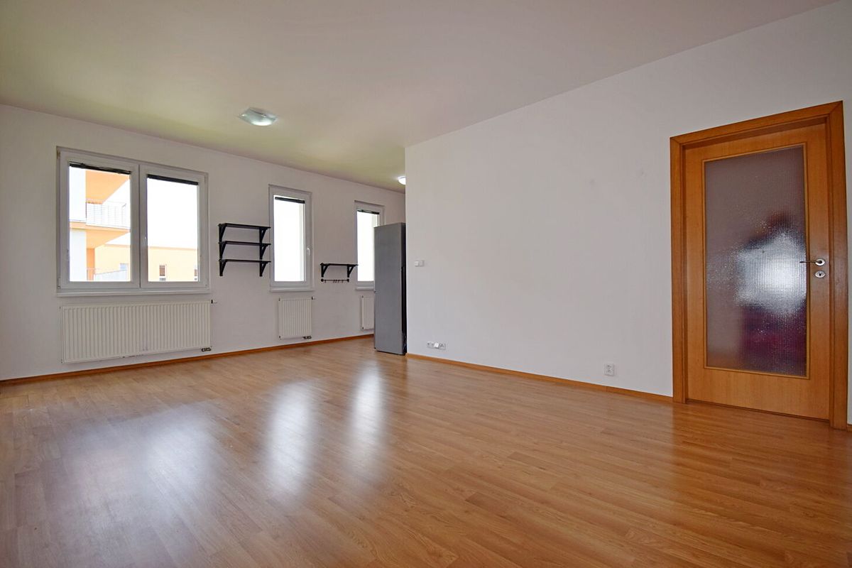 Pronájem bytu 2+kk 61 m² – fotografie 3