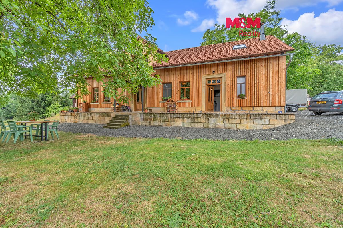 Prodej rodinného domu 180 m², pozemek 3926 m²