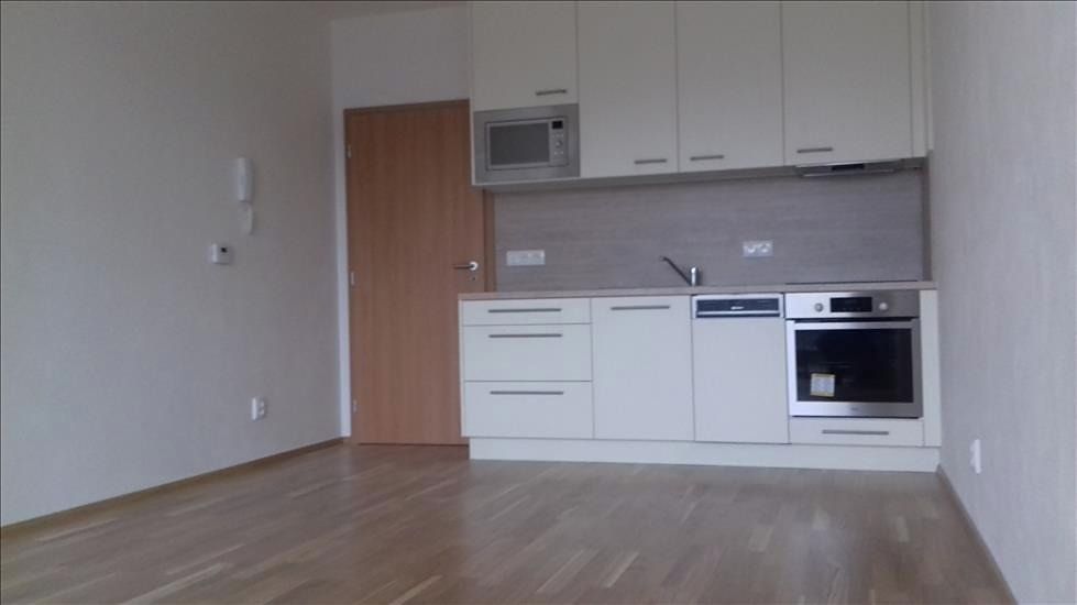 Pronájem bytu 1+kk 34 m² – fotografie 3