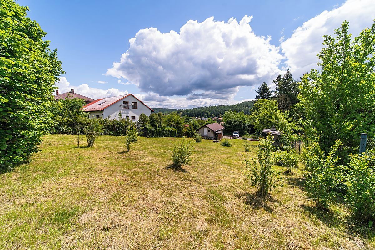 Prodej stavebního pozemku 889 m² – fotografie 3