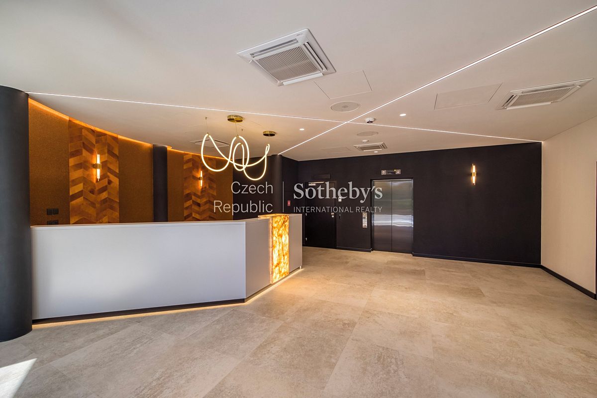Pronájem kanceláře 1500 m² – fotografie 3