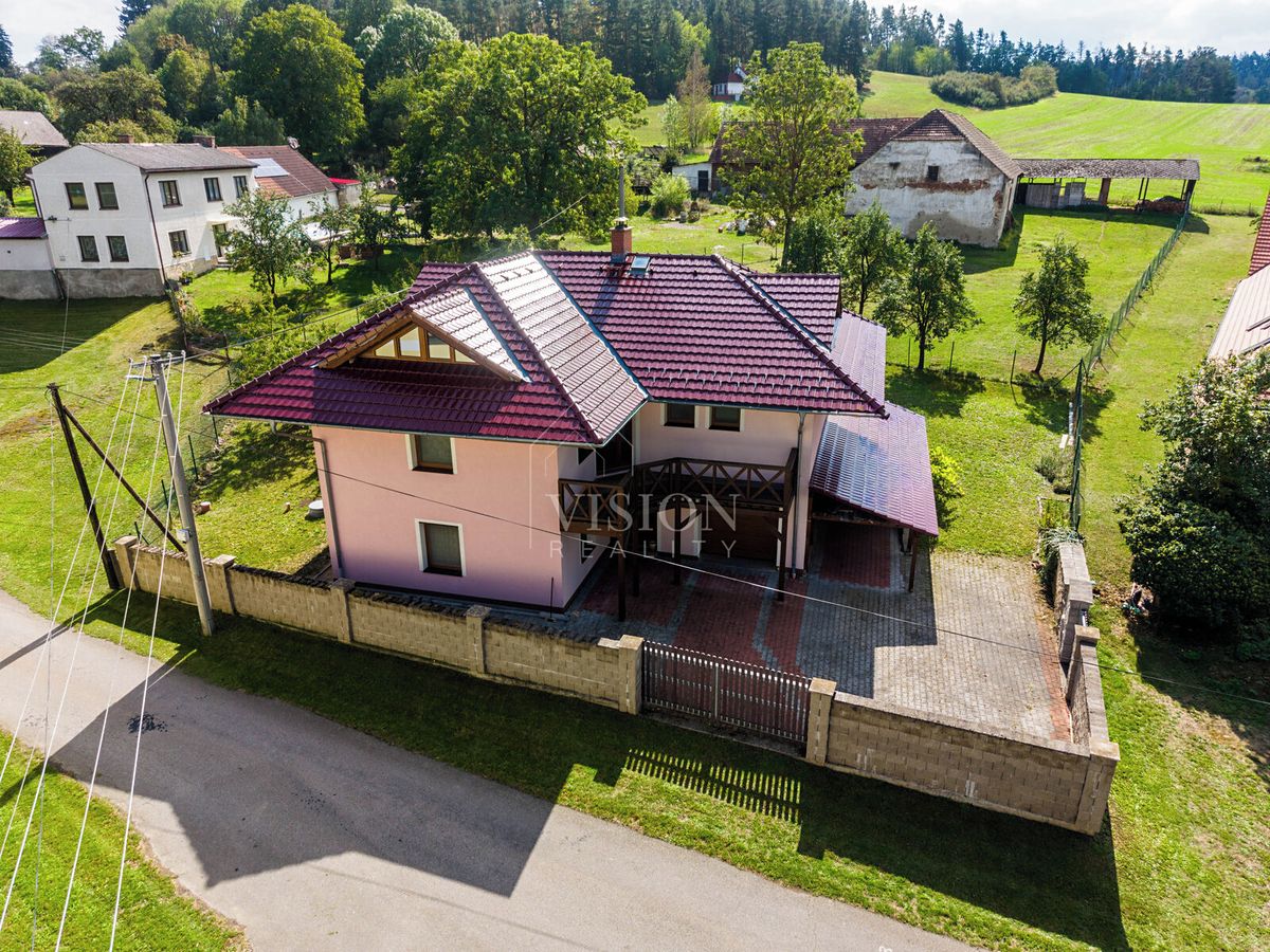 Prodej rodinného domu 238 m², pozemek 811 m²