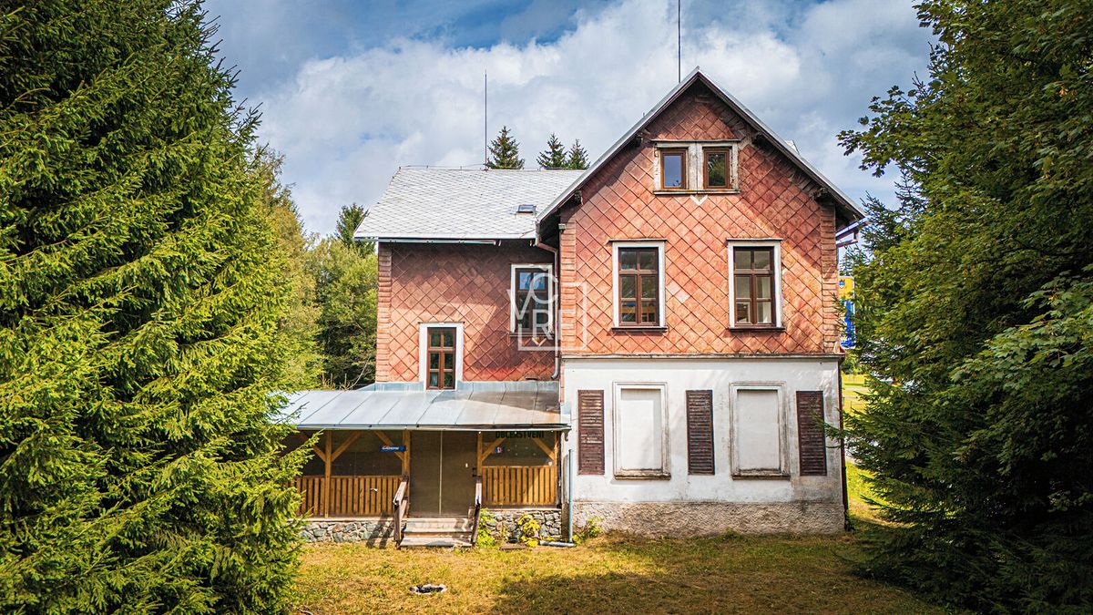 Prodej vícegeneračního domu 500 m², pozemek 576 m² – fotografie 2