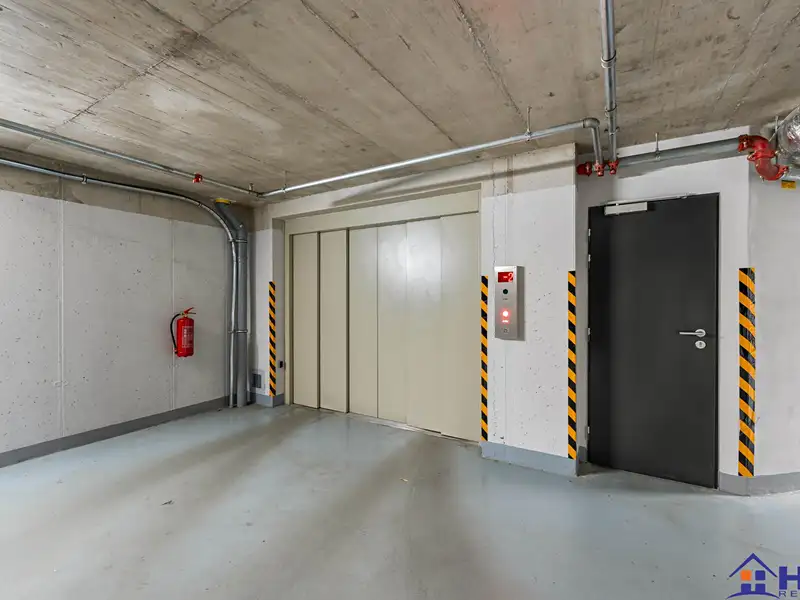 Prodej garážového stání 14 m², Praha – náhled fotky 3