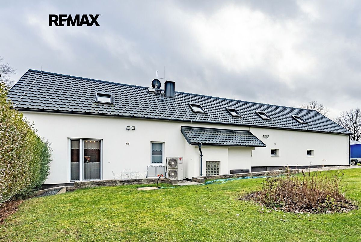 Prodej rodinného domu 267 m², pozemek 2257 m² – fotografie 3