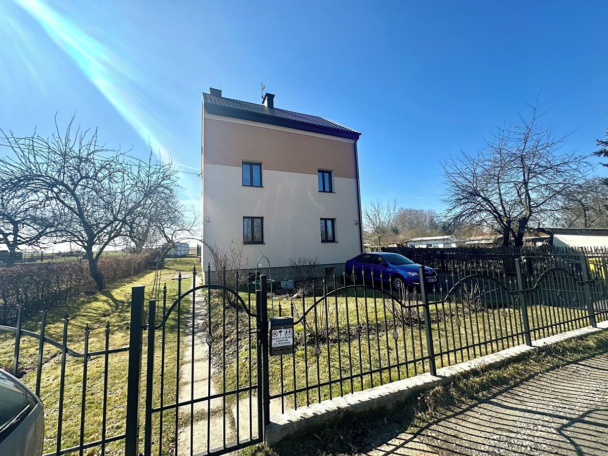 Prodej rodinného domu 340 m², pozemek 668 m²