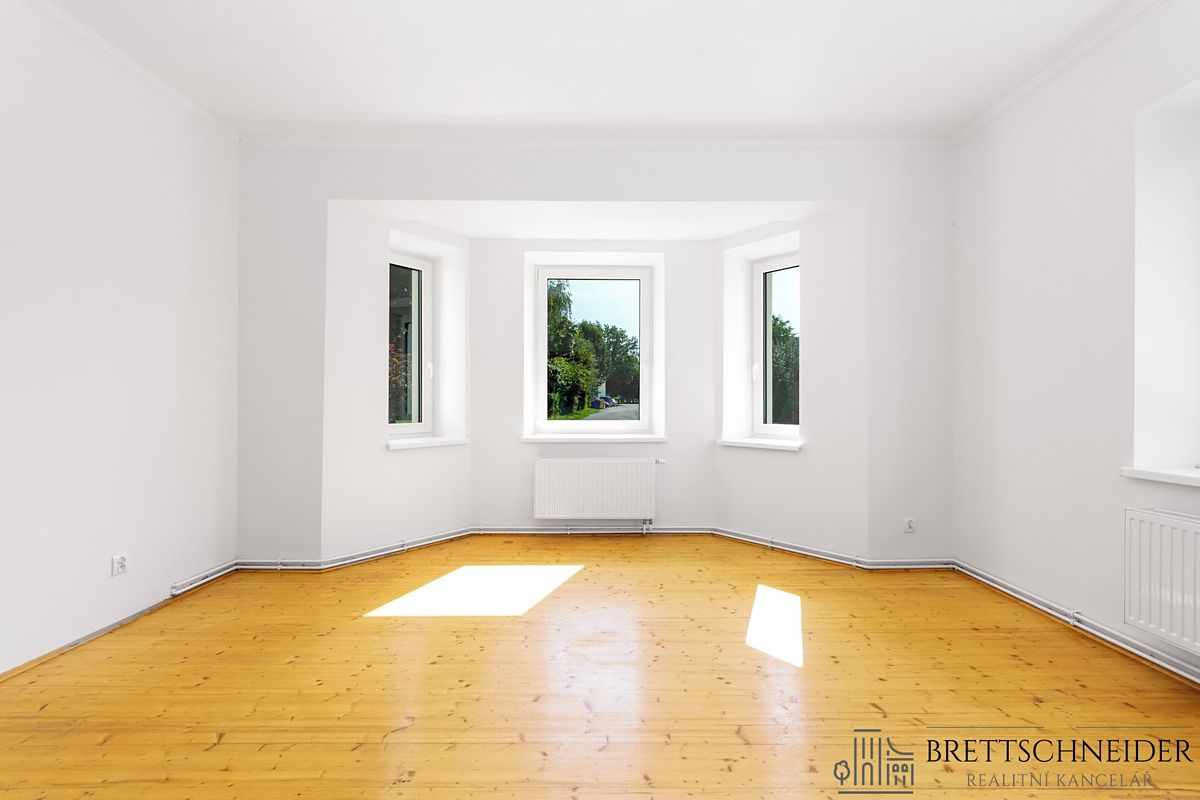 Pronájem rodinného domu 213 m², pozemek 1092 m² – fotografie 3