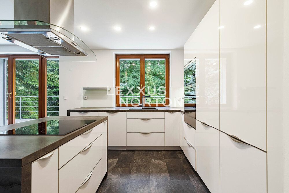 Pronájem rodinného domu 354 m², pozemek 850 m²