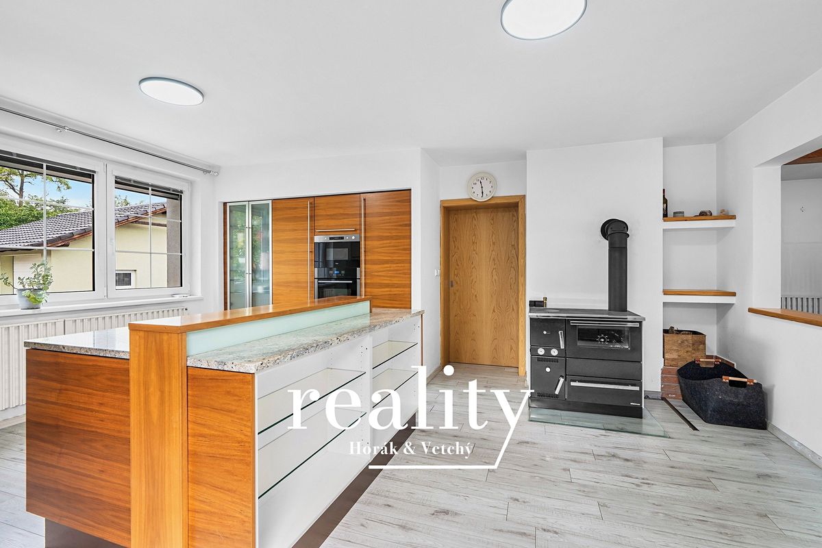 Prodej rodinného domu 234 m², pozemek 744 m² – fotografie 4