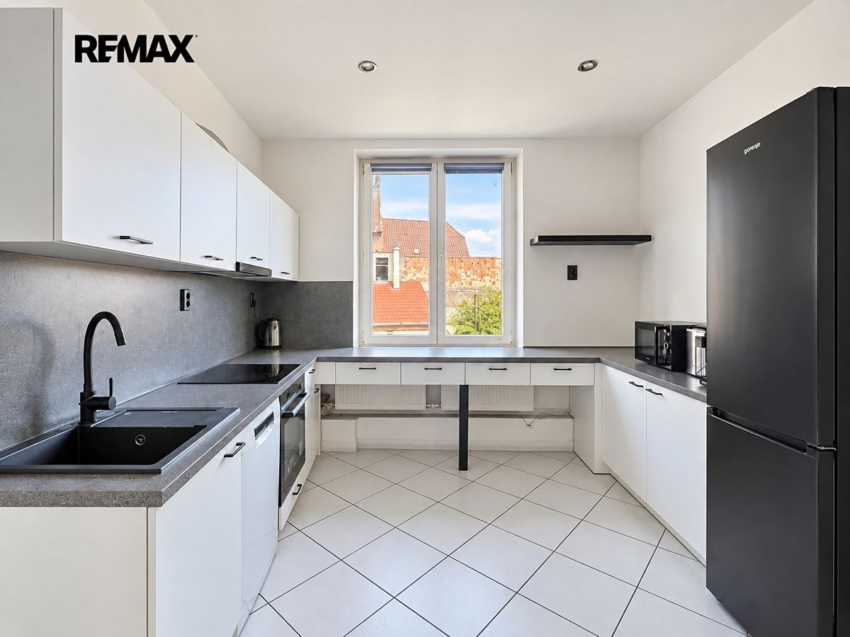 Prodej rodinného domu 407 m², pozemek 244 m² – fotografie 2