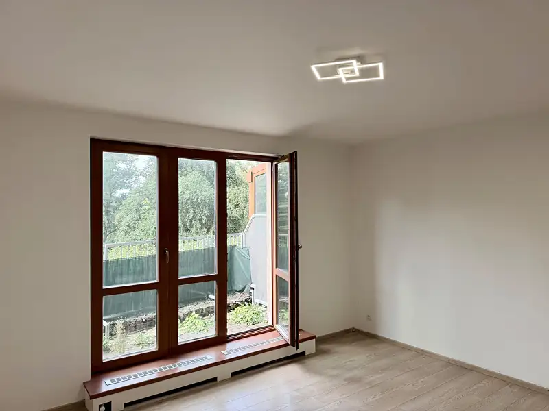 Prodej bytu 1+kk 38 m², Praha – náhled fotky 2