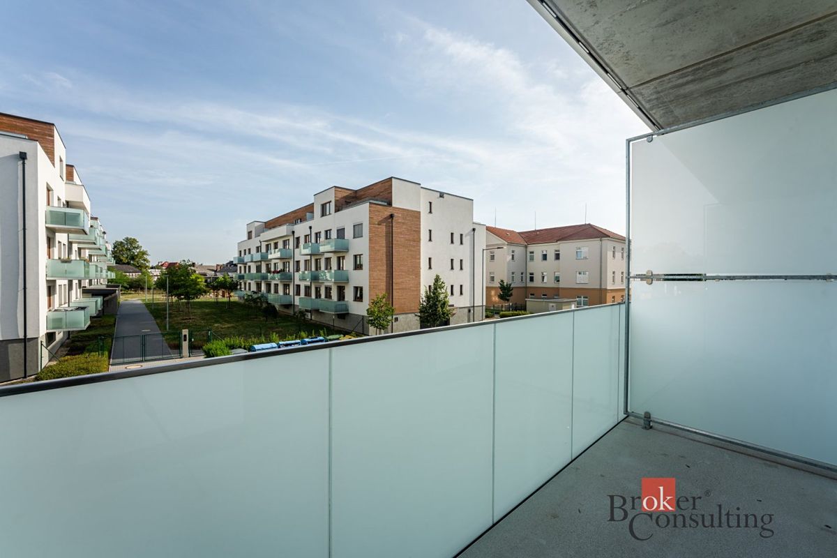 Pronájem bytu 1+kk 32 m² – fotografie 4