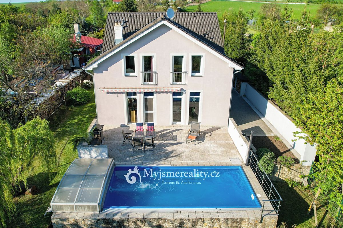 Prodej rodinného domu 378 m², pozemek 3060 m², Znojmo – fotka 1 z 3