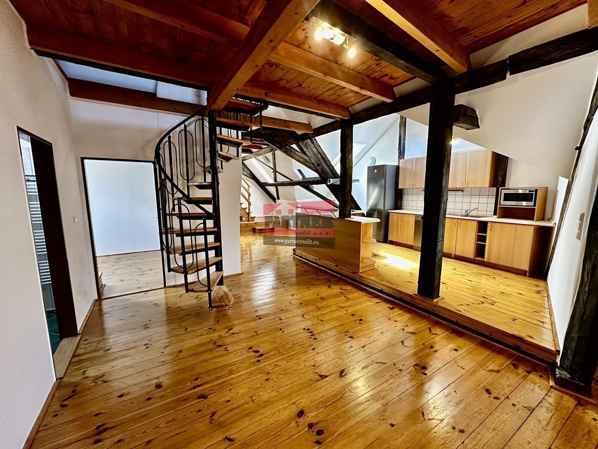 Pronájem bytu 5+kk 127 m² – fotografie 2