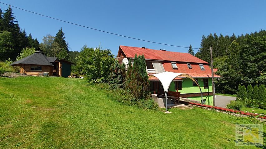 Prodej rodinného domu 200 m², pozemek 2000 m² – fotografie 2