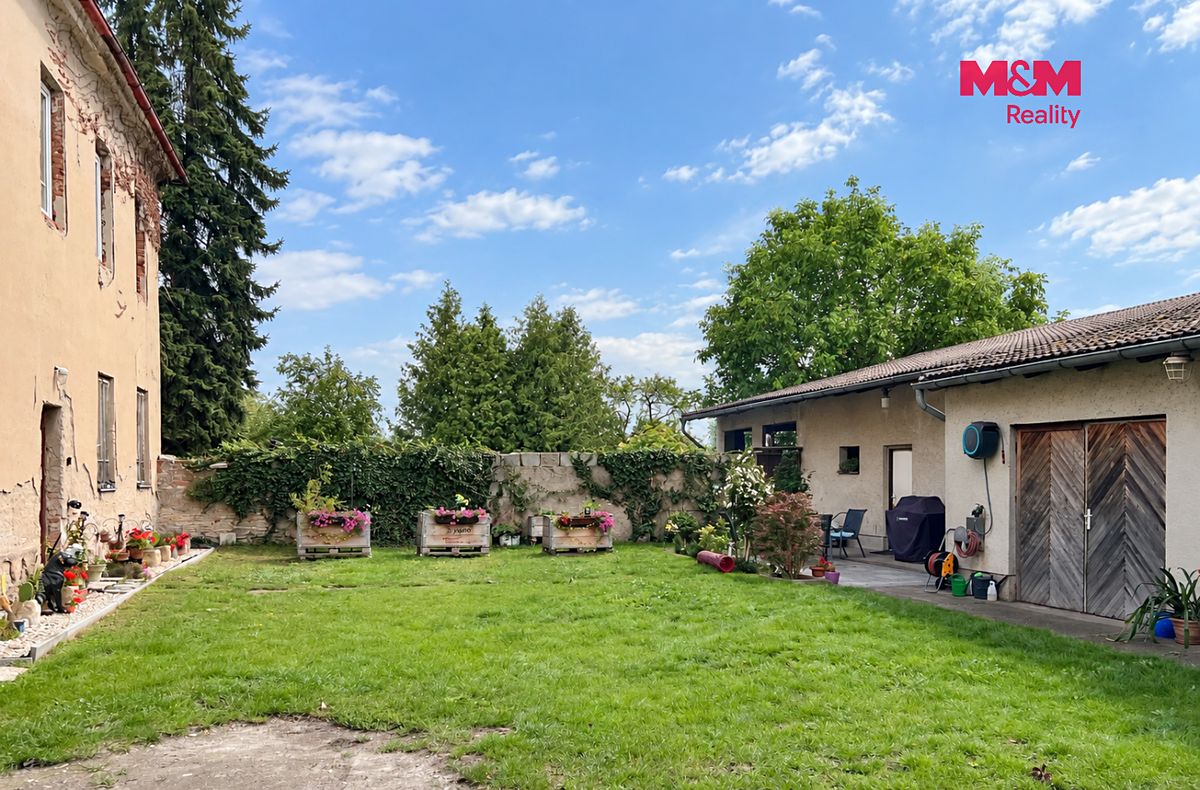 Prodej rodinného domu 300 m², pozemek 2366 m² – fotografie 2