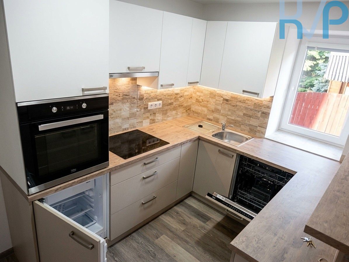 Pronájem bytu 2+kk 48 m² – fotografie 2