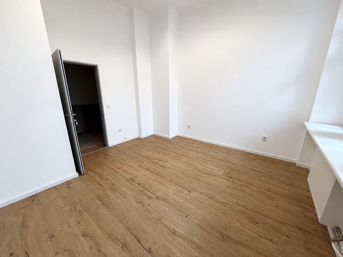 Pronájem kanceláře 16 m² – fotografie 4