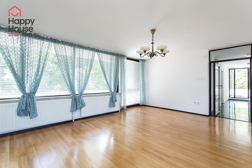 Pronájem bytu 6 pokojů a více 240 m² – fotografie 4