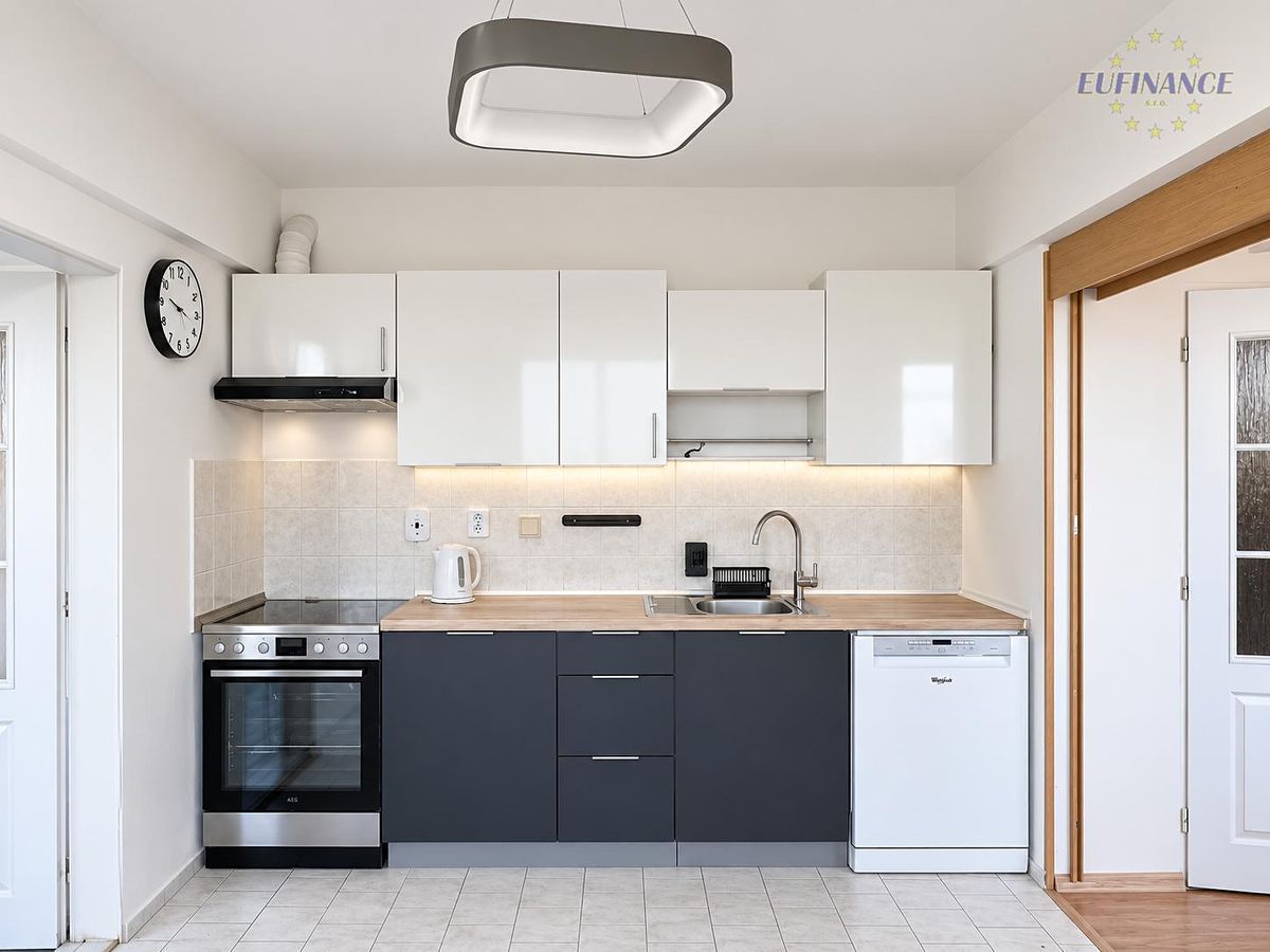 Pronájem bytu 2+1 59 m² – fotografie 3