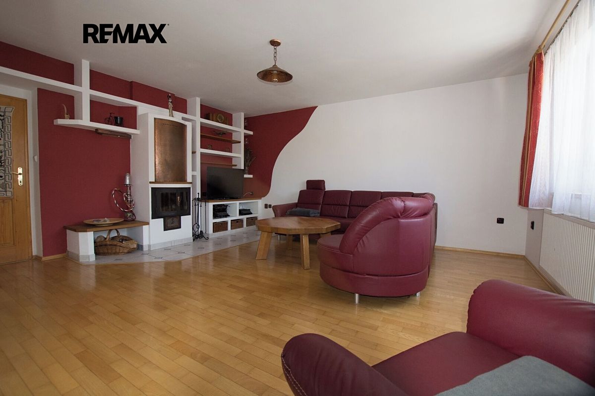 Prodej rodinného domu 252 m², pozemek 312 m² – fotografie 3