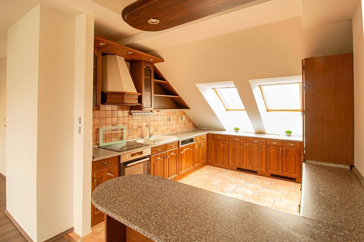 Pronájem bytu 4+kk 87 m²