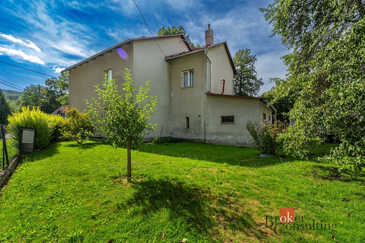 Prodej rodinného domu 184 m², pozemek 1352 m² – fotografie 2