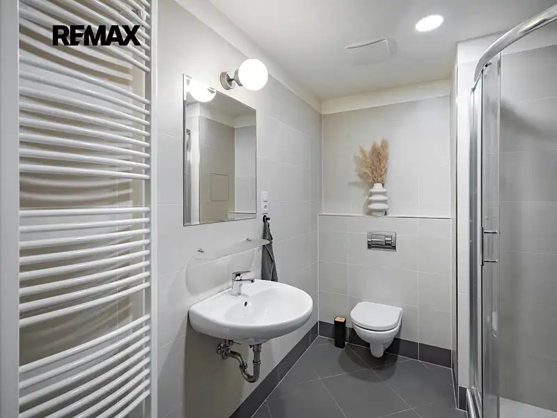 Pronájem bytu 1+kk 33 m², Praha – náhled fotky 2
