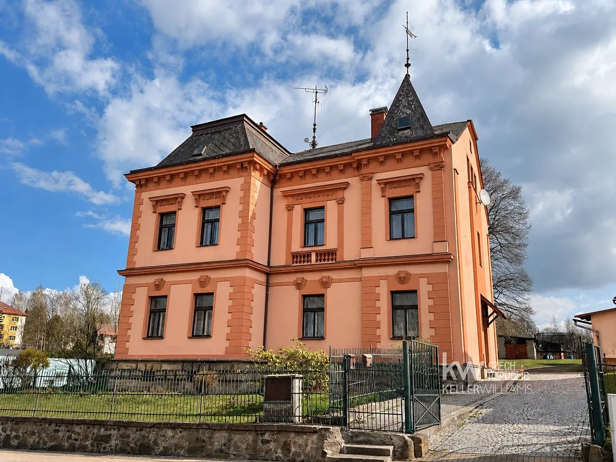 Prodej vily 434 m², pozemek 2176 m²