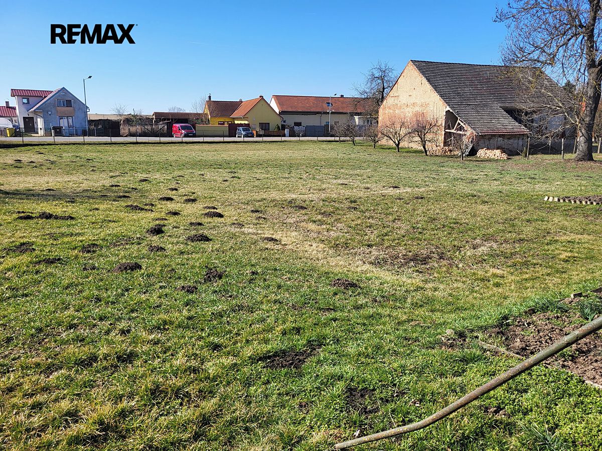 Prodej stavebního pozemku 2100 m² – fotografie 3