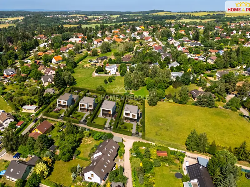 Prodej stavebního pozemku 2466 m², Kamenice – náhled fotky 1