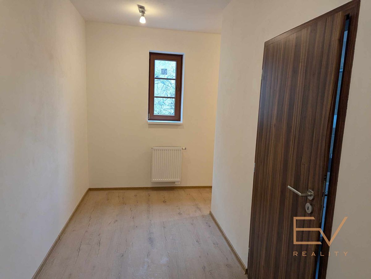 Pronájem bytu 2+kk 58 m² – fotografie 4