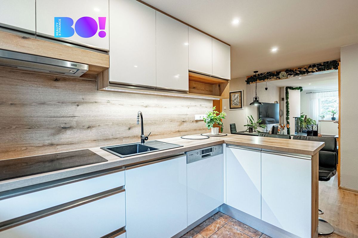 Prodej rodinného domu 180 m², pozemek 216 m² – fotografie 2