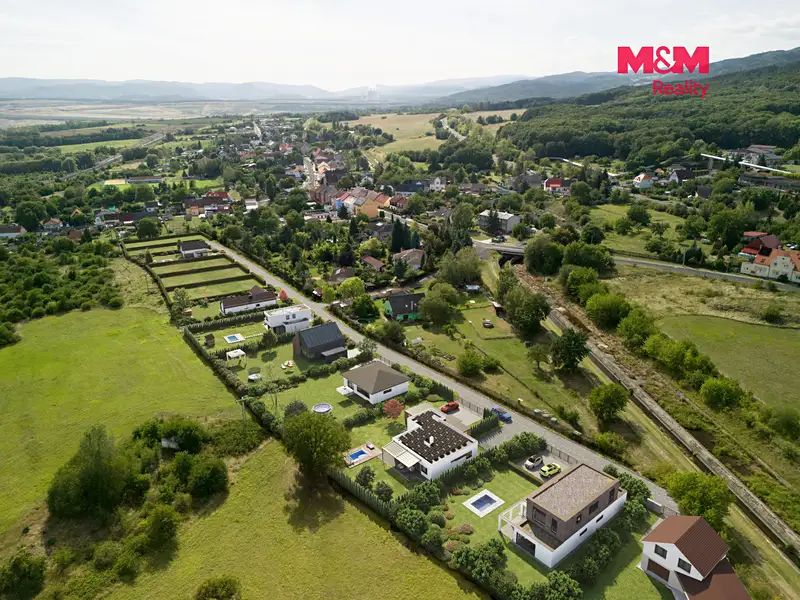 Prodej stavebního pozemku 1009 m², Černovice – náhled fotky 3