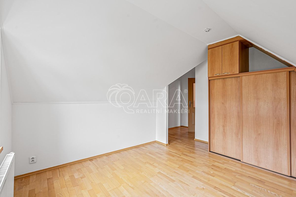 Prodej rodinného domu 343 m², pozemek 744 m² – fotografie 4
