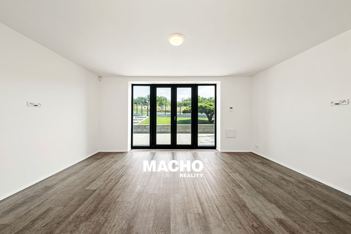 Pronájem rodinného domu 380 m², pozemek 1131 m² – fotografie 5