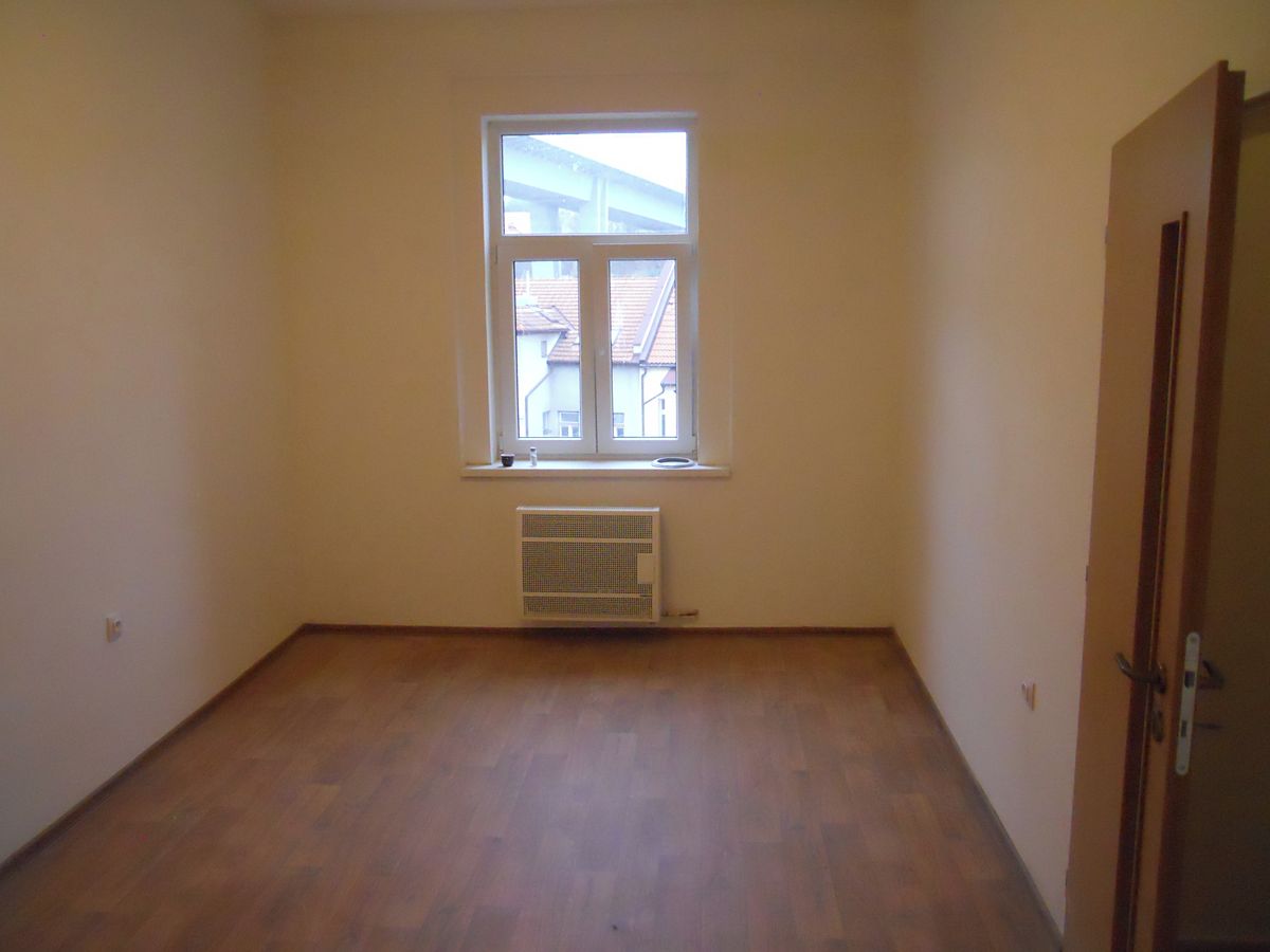 Pronájem bytu 2+1 60 m² – fotografie 3
