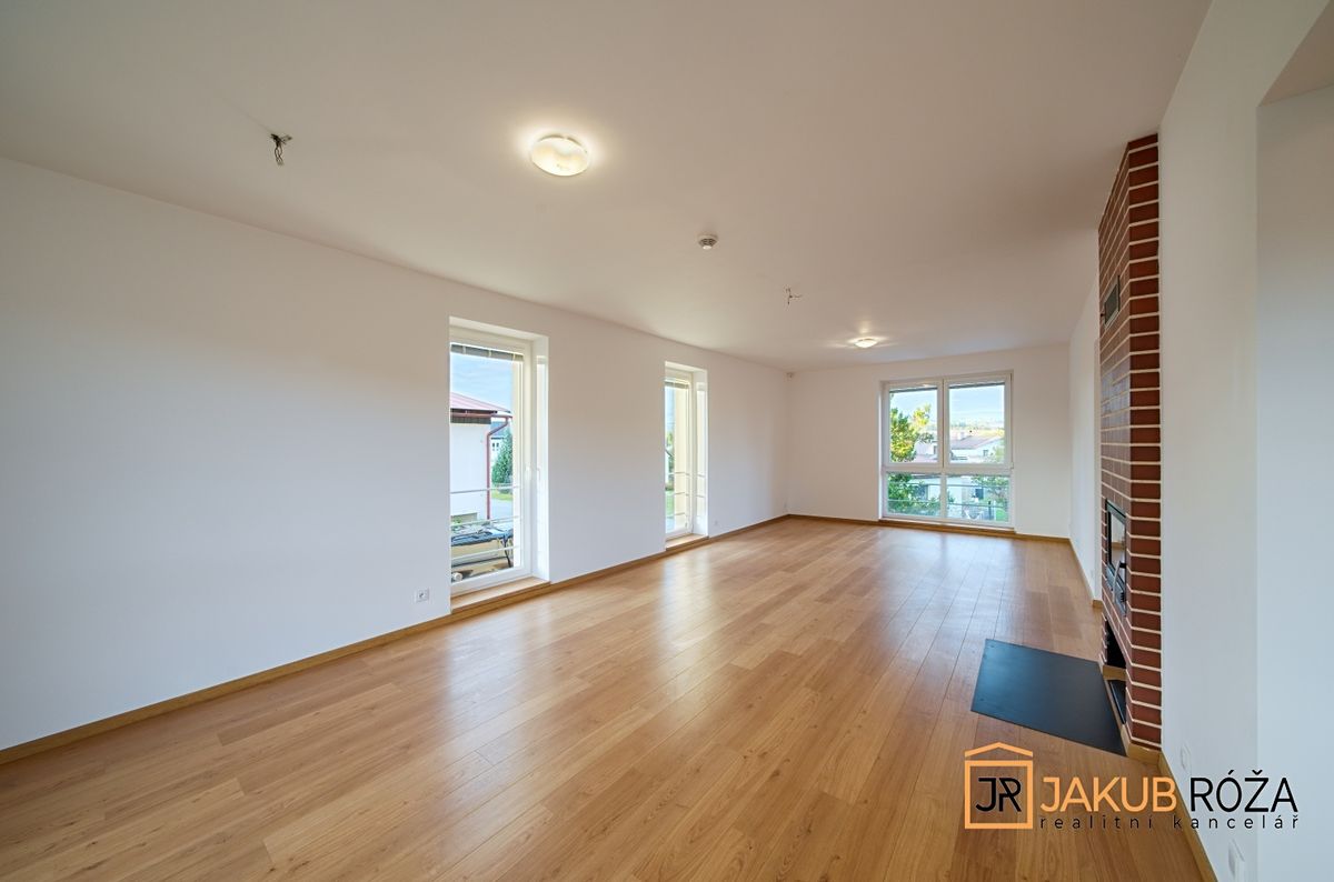 Prodej rodinného domu 219 m², pozemek 796 m² – fotografie 4