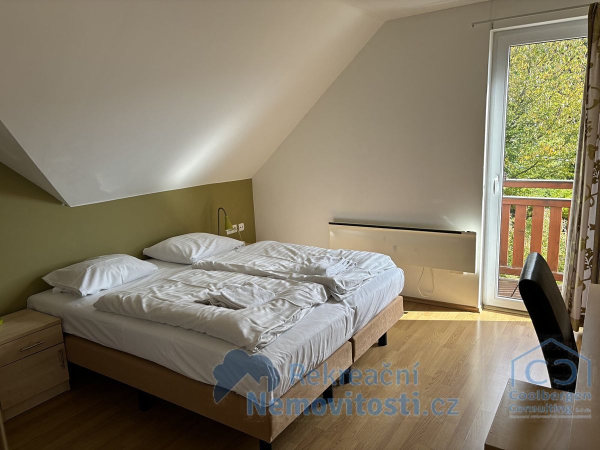 Prodej rodinného domu 220 m², pozemek 878 m² – fotografie 4