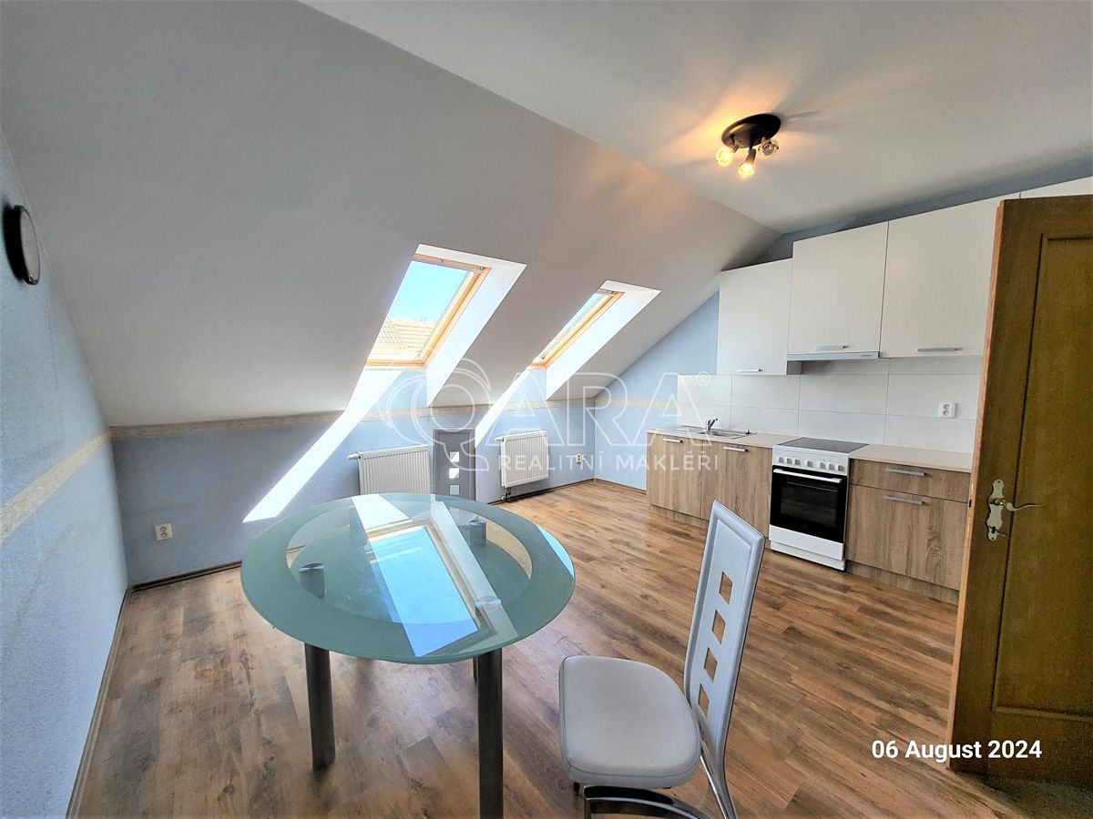 Pronájem bytu 2+1 50 m² – fotografie 2
