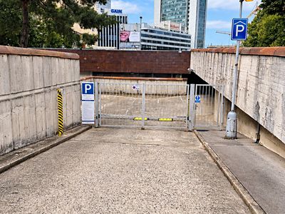 Pronájem garážového stání 40 m²