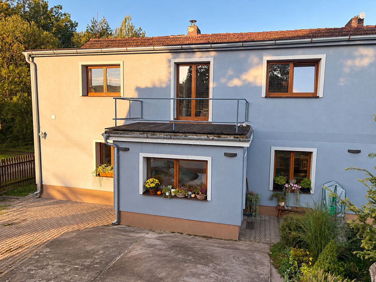 Prodej rodinného domu 250 m², pozemek 942 m² – fotografie 3