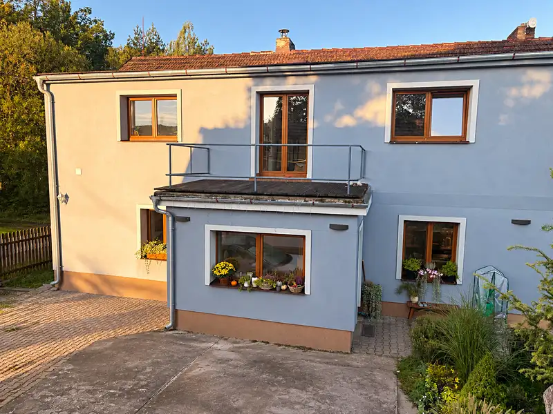 Prodej rodinného domu 250 m², pozemek 942 m², Srch – náhled fotky 2