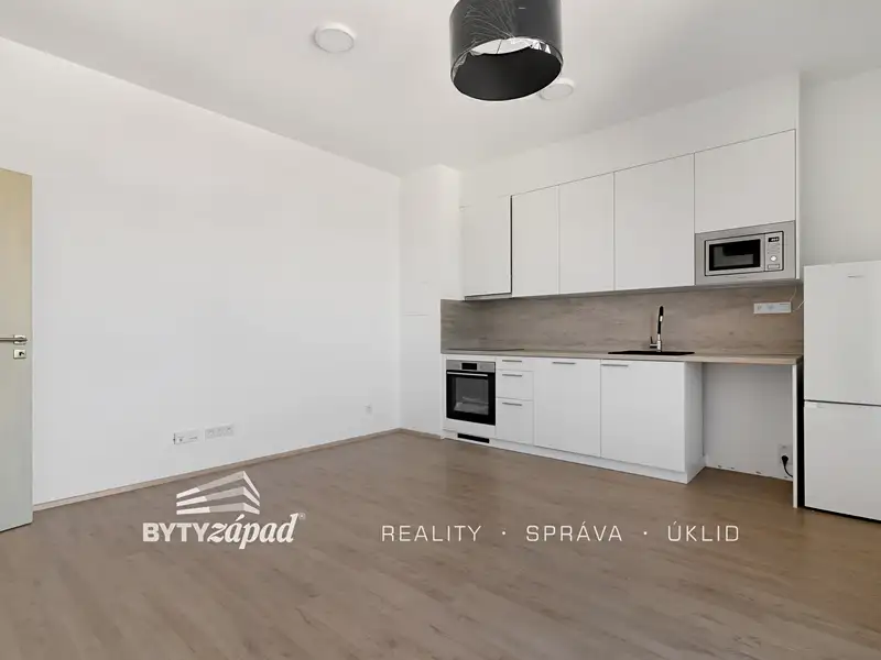 Pronájem bytu 1+kk 26 m², Plzeň – náhled fotky 2
