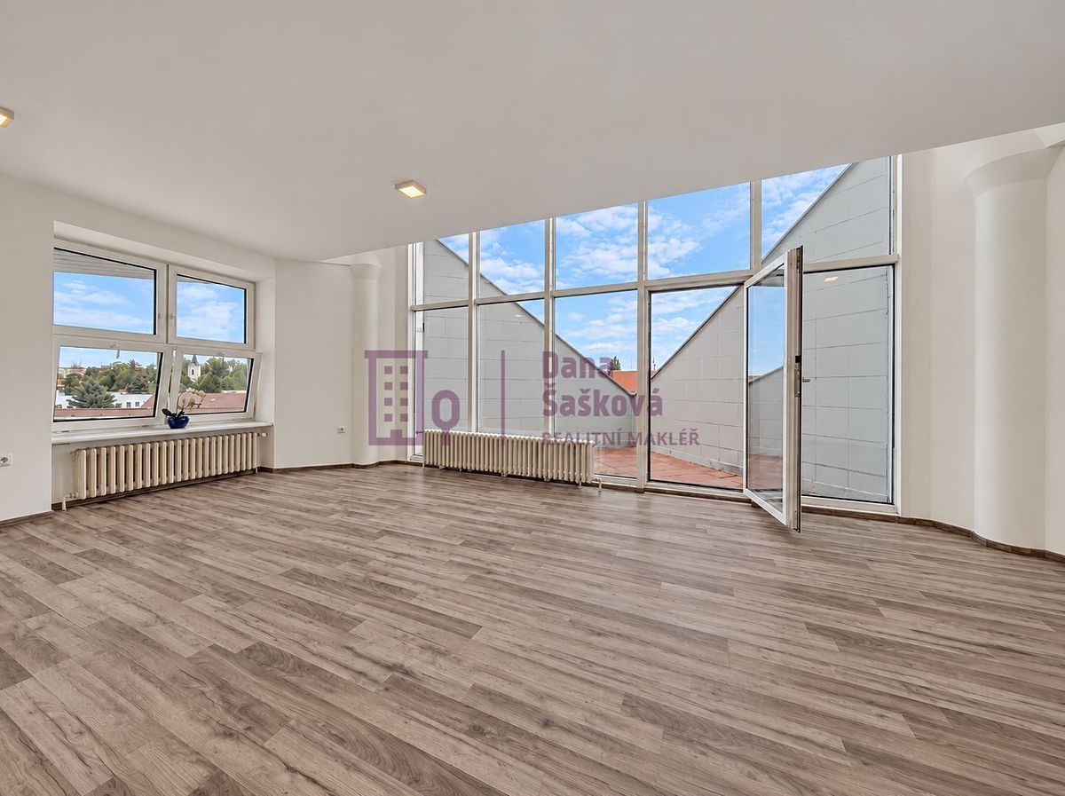 Pronájem bytu 3+kk 78 m² – fotografie 2